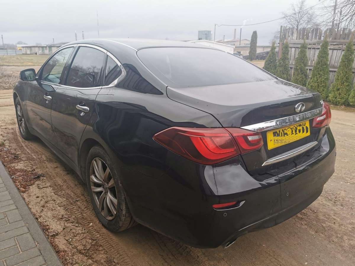 Infiniti Q70 for parts