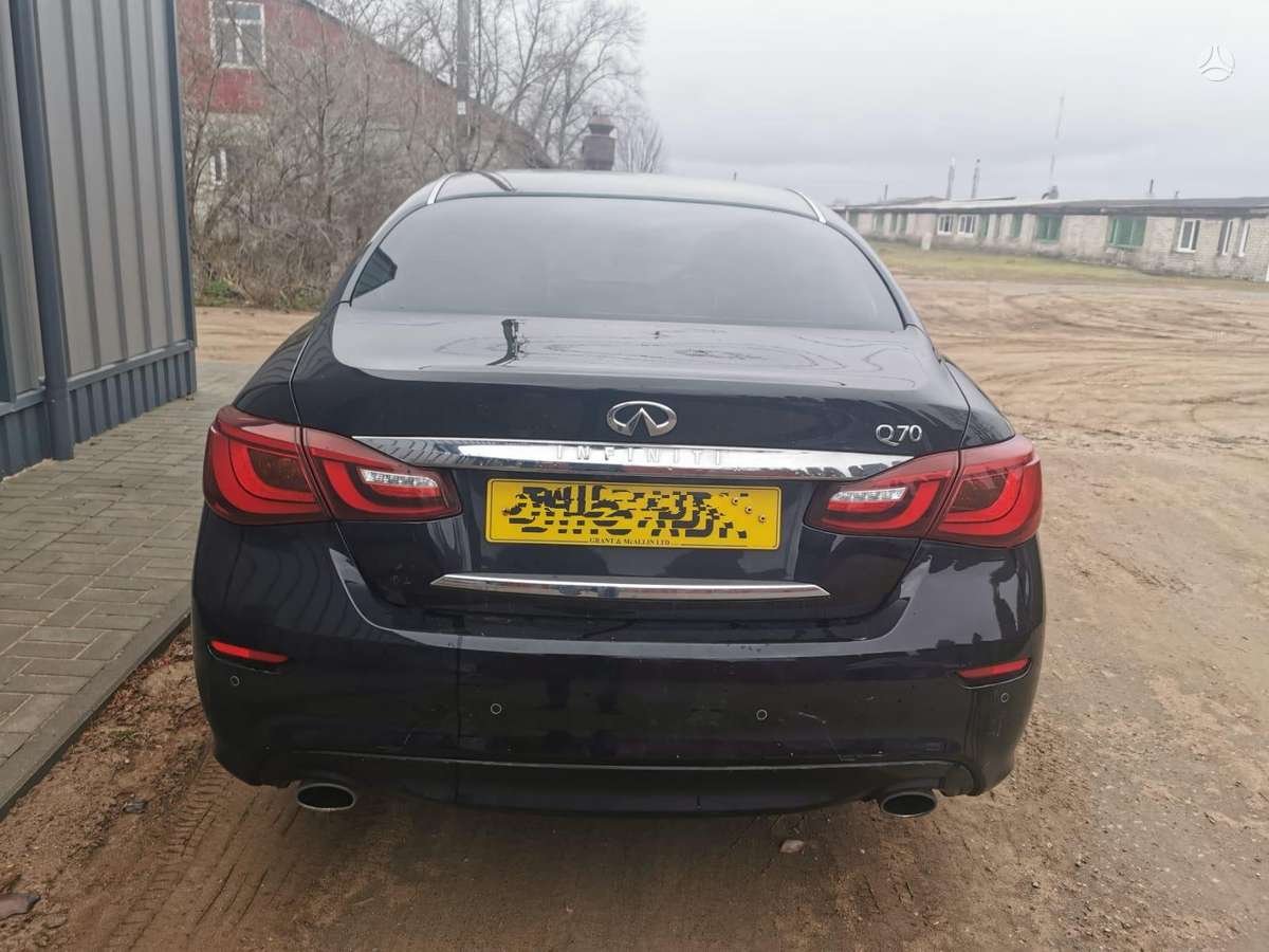 Infiniti Q70 for parts