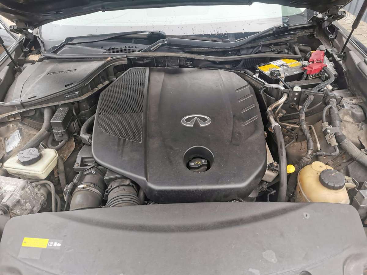 Infiniti Q70 dalimis