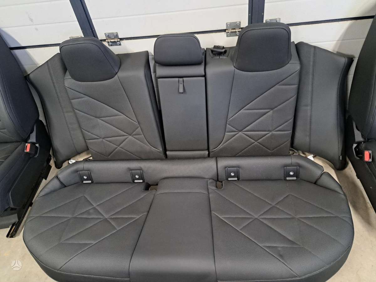 BMW iX Salonas dalimis priekinių sėdynių nėra