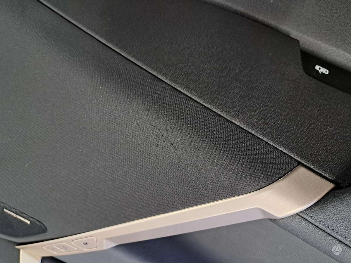 BMW iX Salonas dalimis priekinių sėdynių nėra