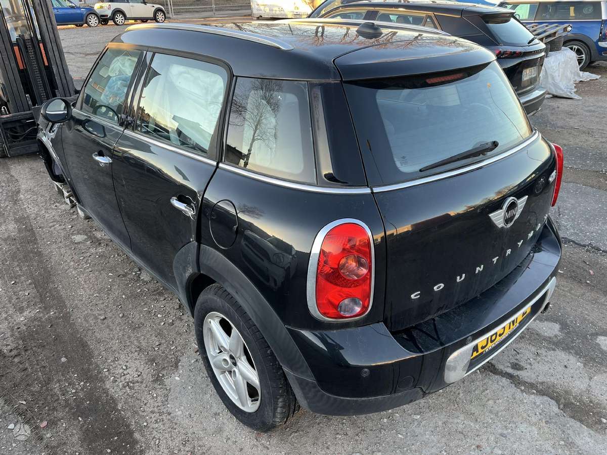 Mini Countryman rezerves daļās. Dalimis