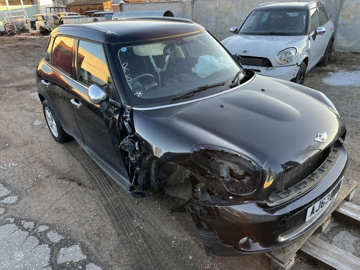Mini Countryman dalimis. Dalimis
