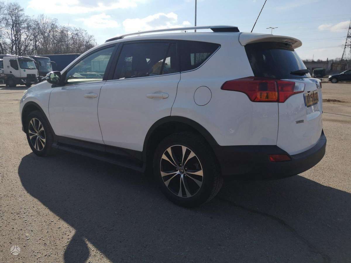 Toyota RAV4 dalimis