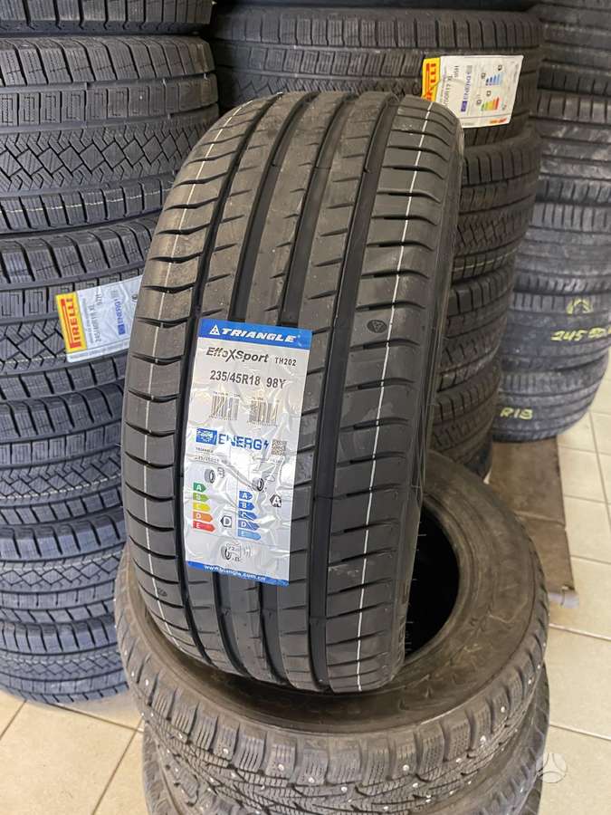 Triangle TH202, summer 235/45 R18