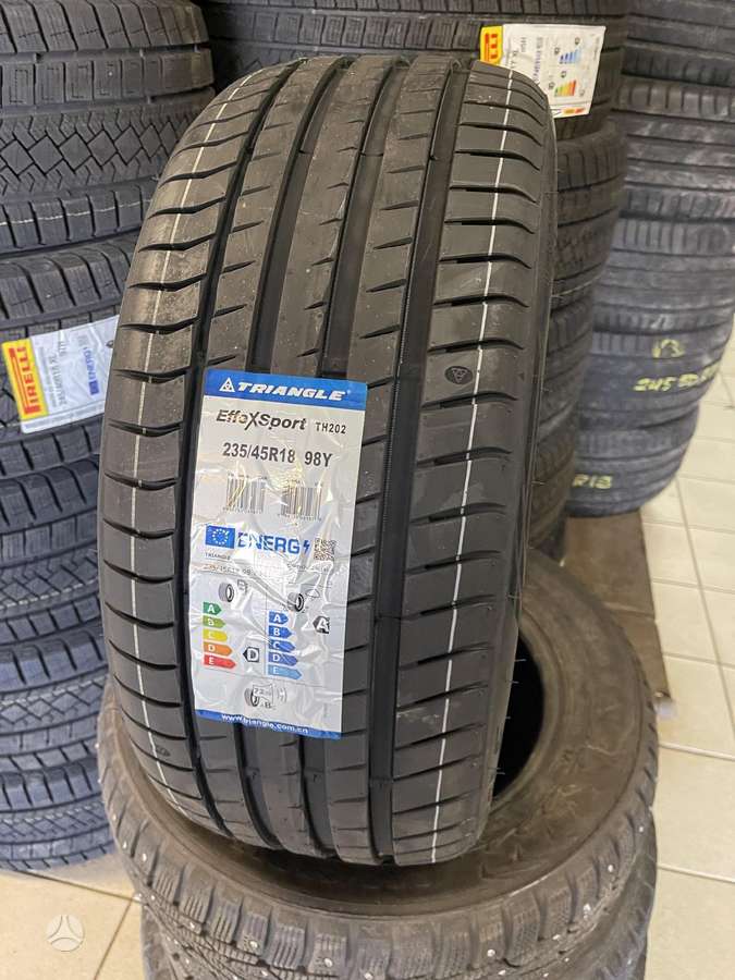 Triangle TH202, summer 235/45 R18