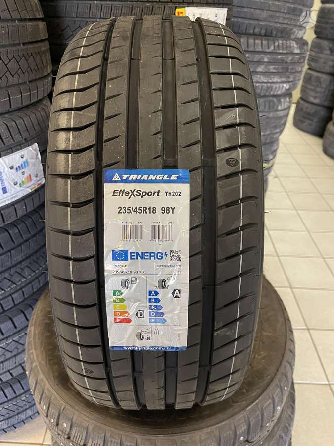 Triangle TH202, summer 235/45 R18
