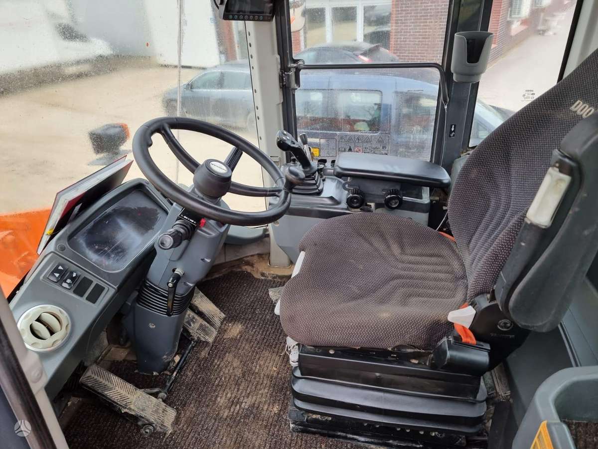 Doosan DL200-3, frontaliniai krautuvai