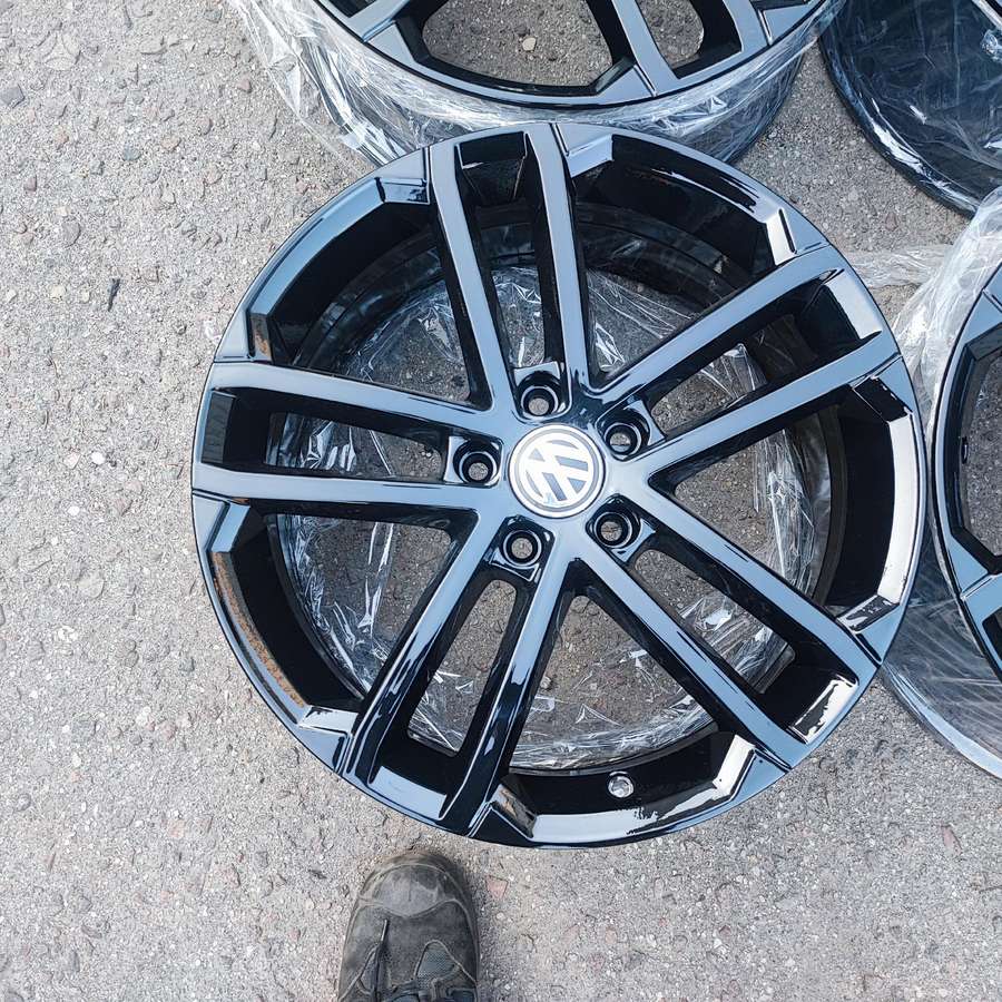 Volkswagen, light alloy, R18