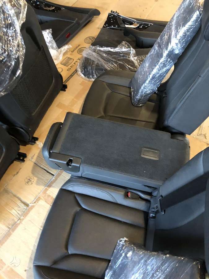 Audi Q8 salono detalės