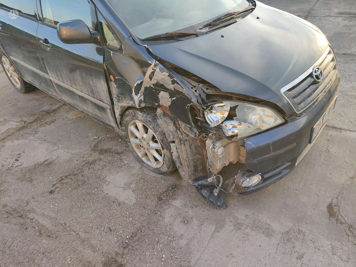 Toyota Avensis Verso