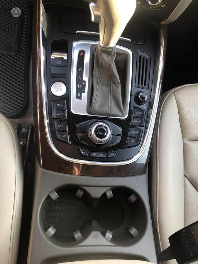 Audi Q5, 2.0 l., off-road / crossover