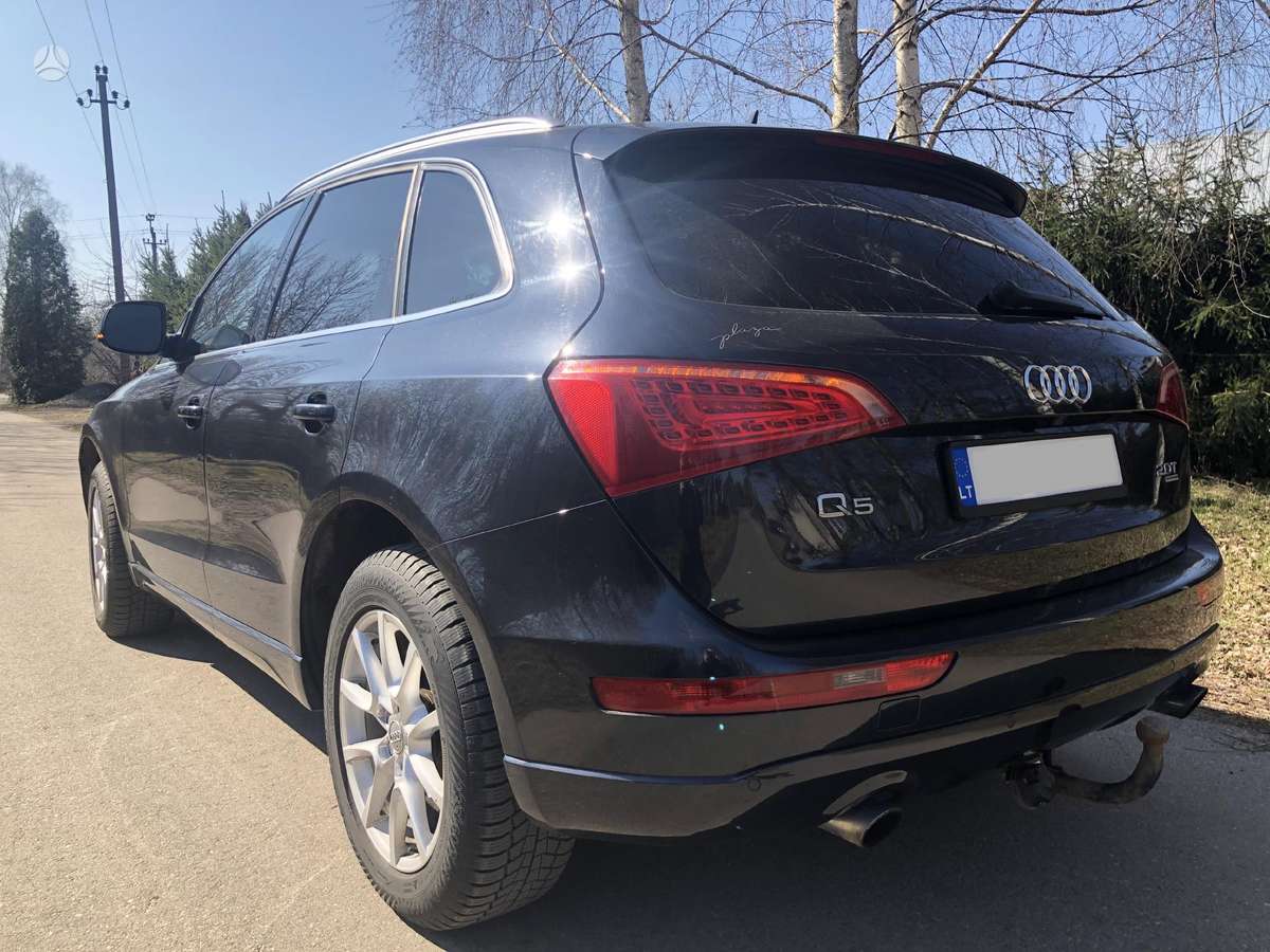 Audi Q5, 2.0 l., off-road / crossover
