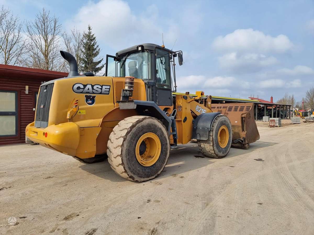 Case 821 XR, frontal loader