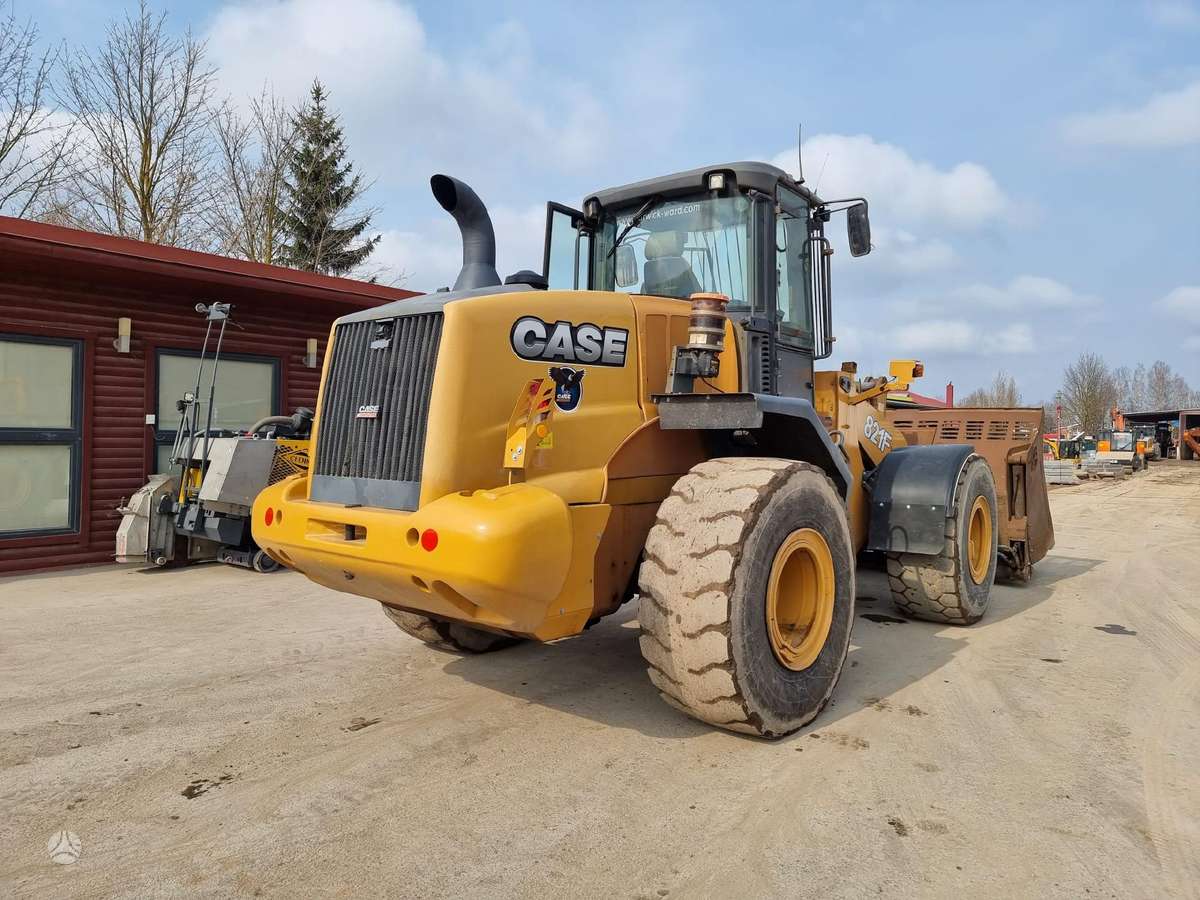 Case 821 XR, frontal loader