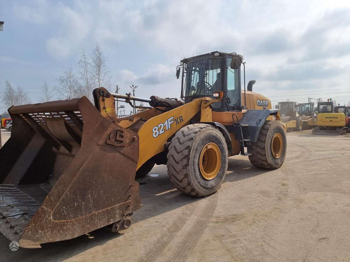 Case 821 XR, фронтальные погрузчики