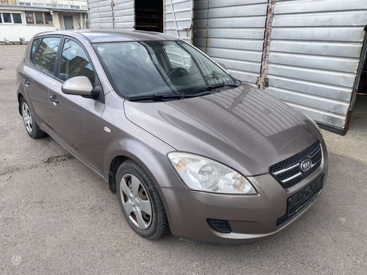 Kia Ceed dalimis