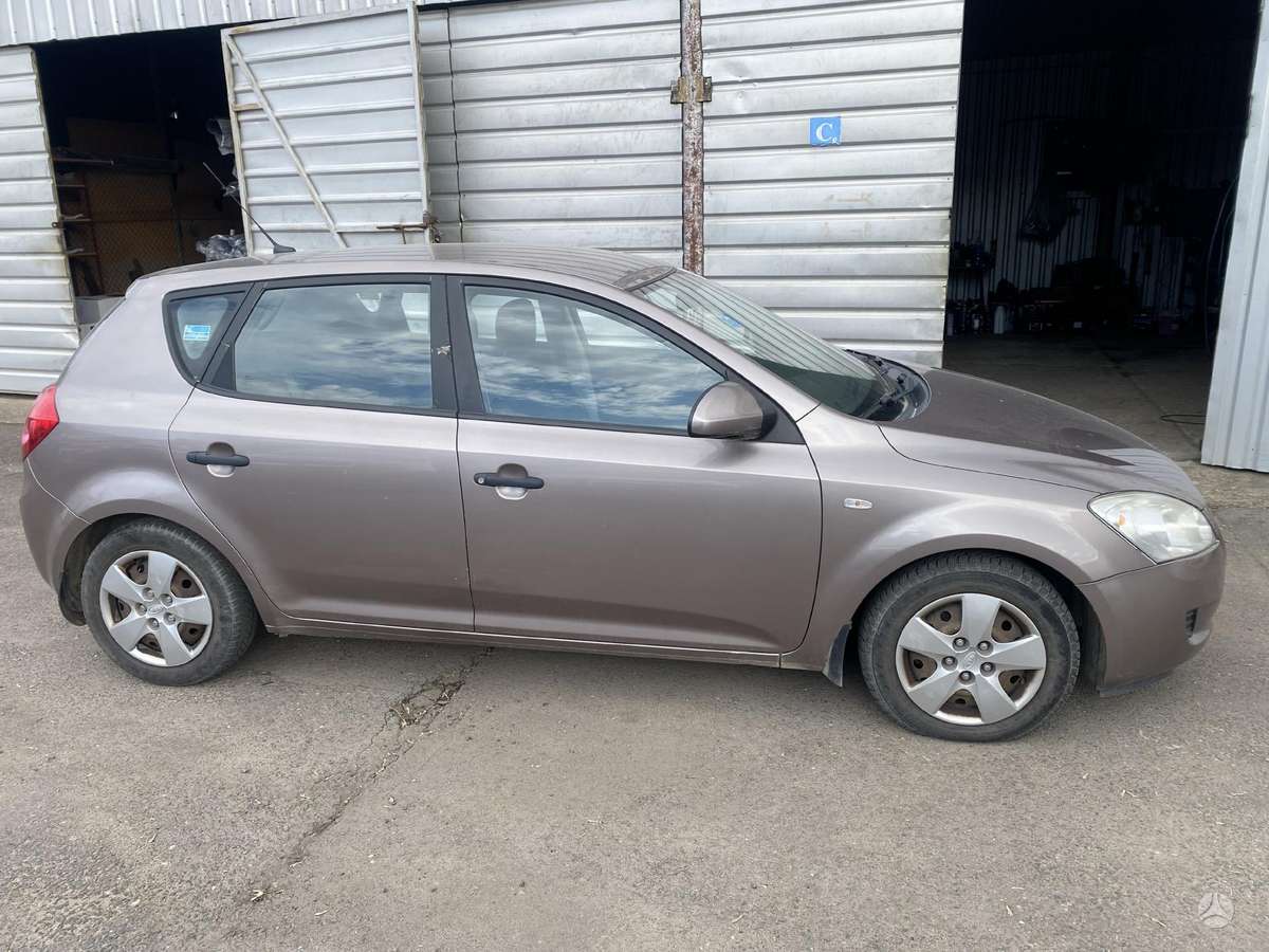 Kia Ceed dalimis