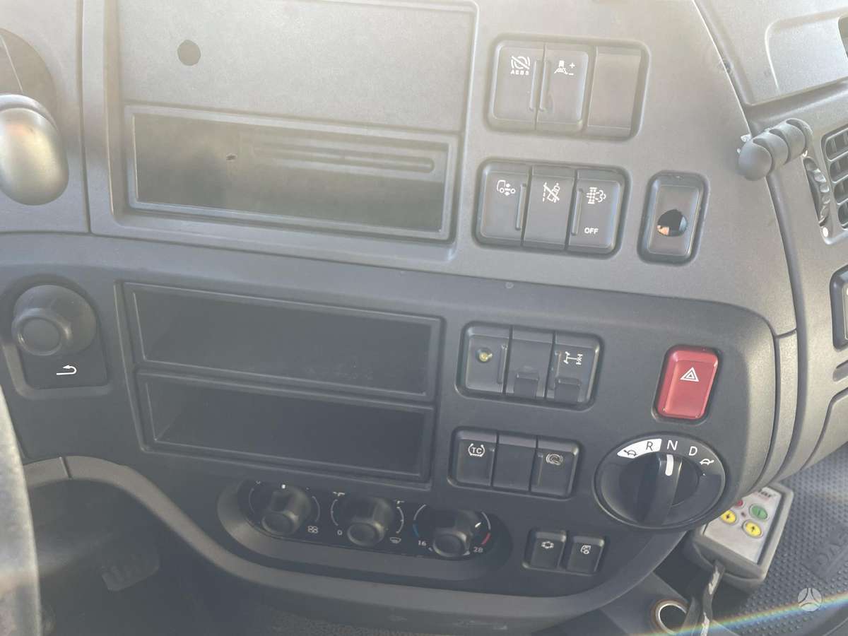 DAF XF 460 FA, platformos