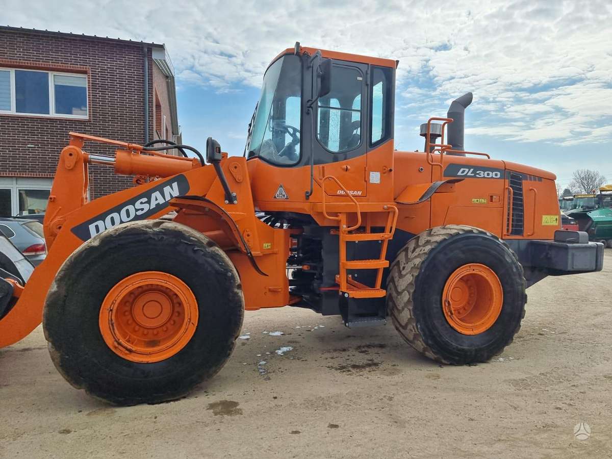Doosan DL300, frontal loader