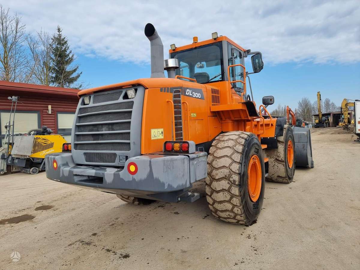 Doosan DL300, frontal loader