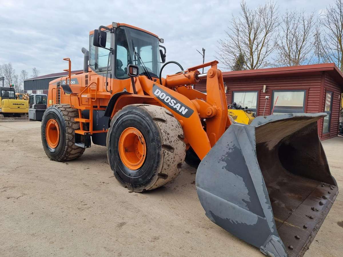 Doosan DL300, frontal loader