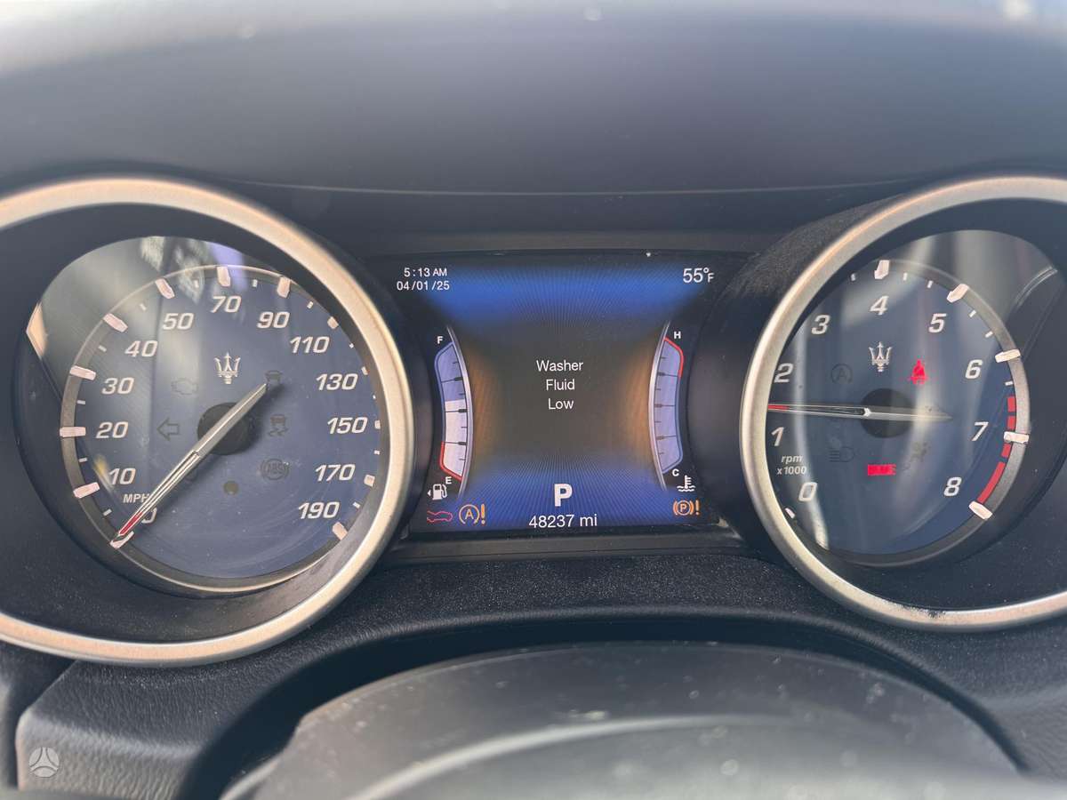Maserati Ghibli dalimis. Dalimis
