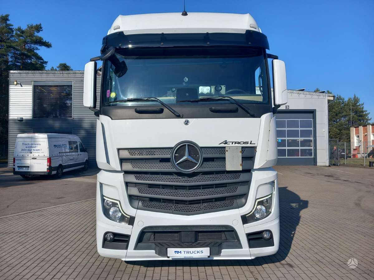 Mercedes-Benz Actros 1845 LS Big Space, double sleeper