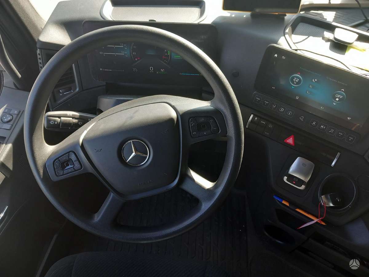 Mercedes-Benz Actros 1845 LS Big Space, double sleeper