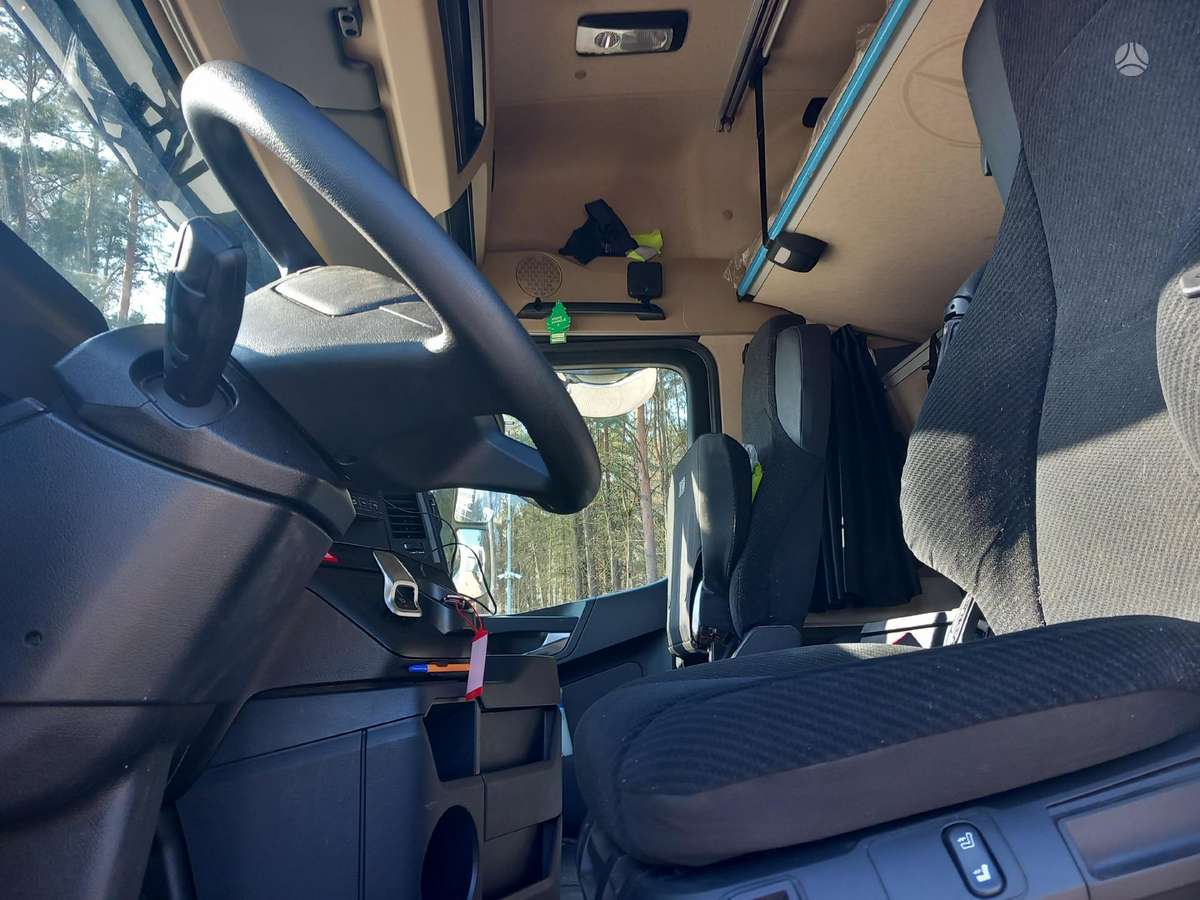 Mercedes-Benz Actros 1845 LS Big Space, double sleeper