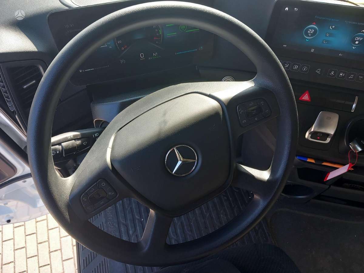 Mercedes-Benz Actros 1845 LS Big Space, double sleeper