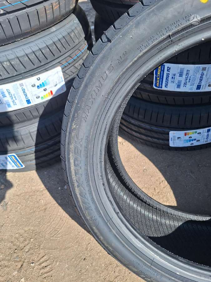 Maxtrek, summer 225/45 R17