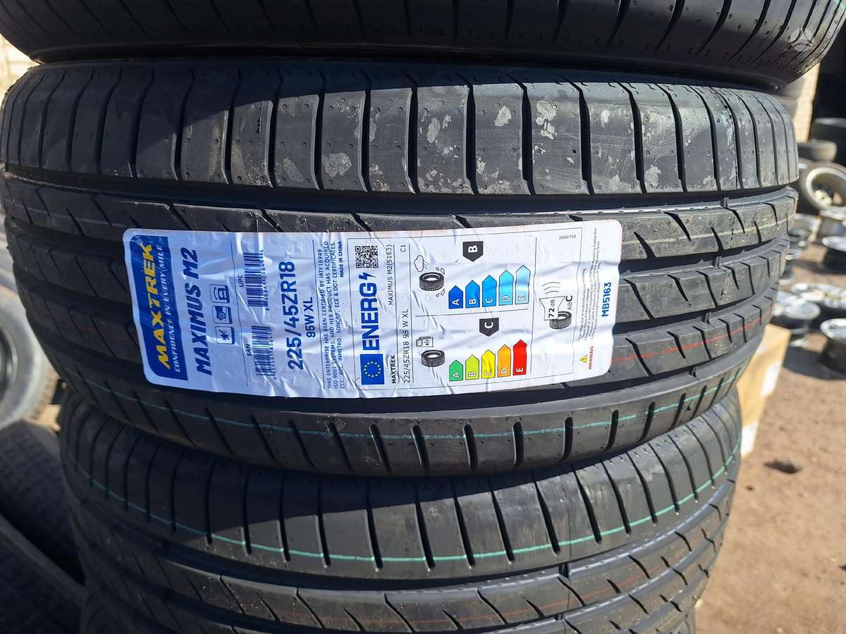 Maxtrek, summer 225/45 R18