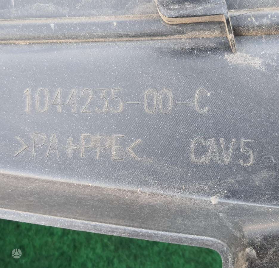 Tesla Model Y, 1044235-00-c 1044235-00-b