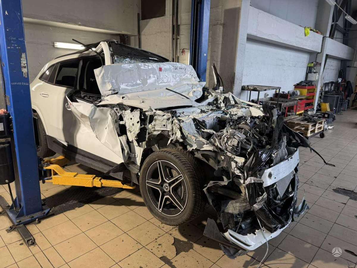 Mercedes-Benz GLA klasė по частям