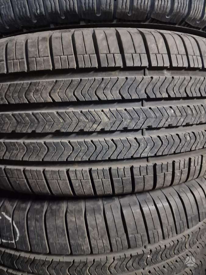 Goodyear, all-season 285/40 R20