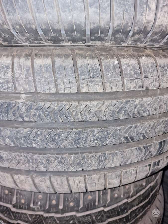 Goodyear, all-season 285/40 R20