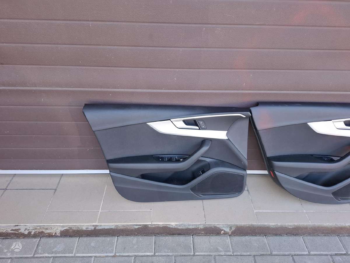 Audi A4 durų apmušalai, apdailos detalės