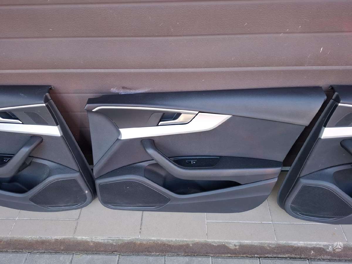 Audi A4 durų apmušalai, apdailos detalės