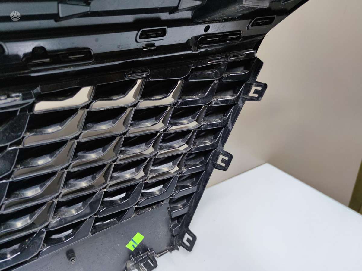 Nissan Qashqai front grill
