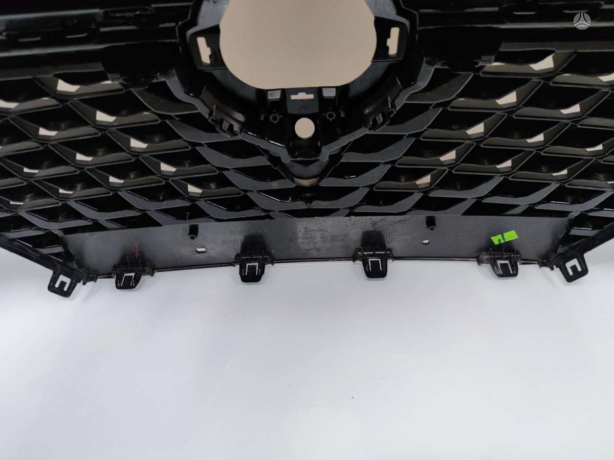 Nissan Qashqai front grill