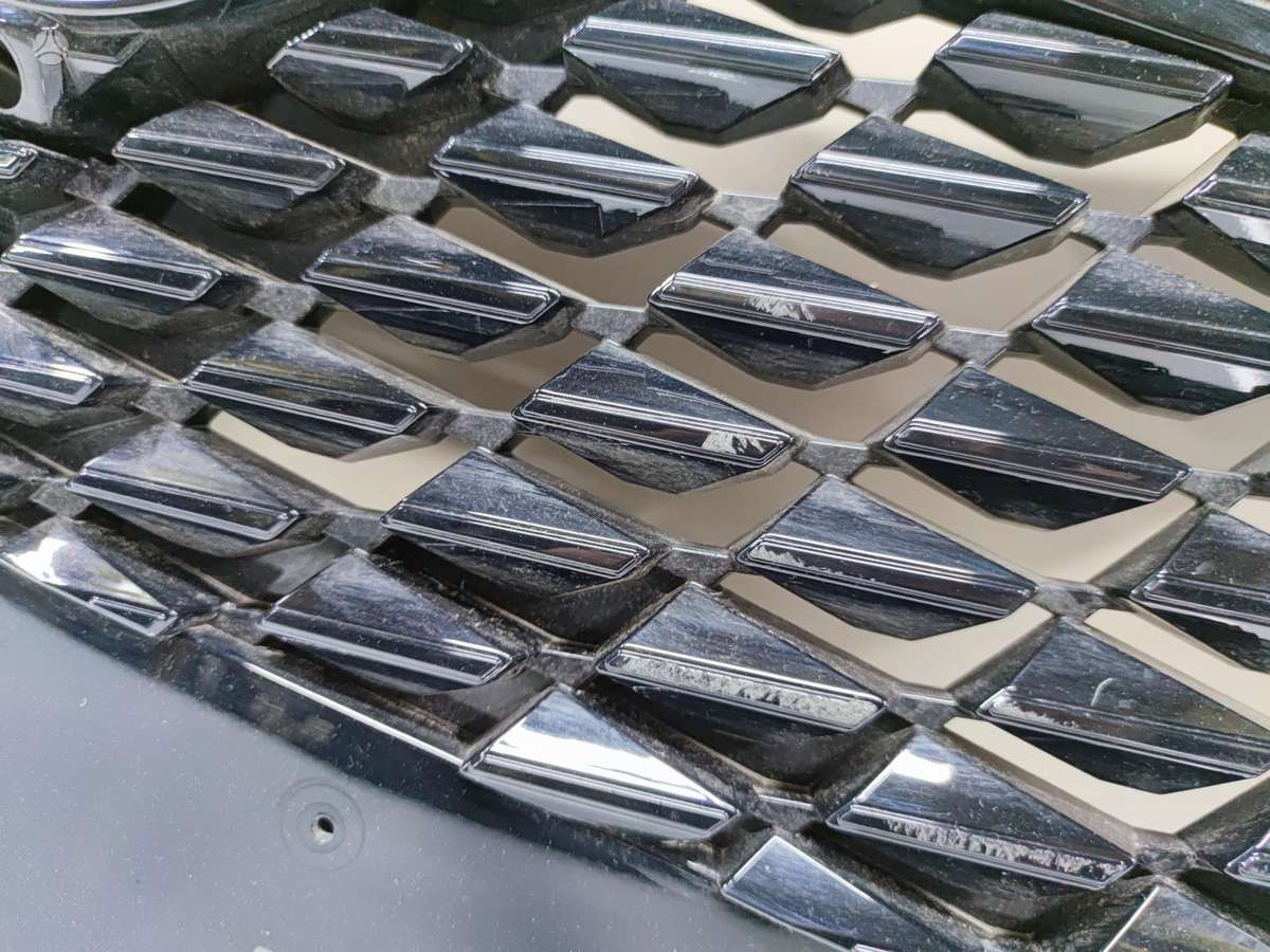 Nissan Qashqai front grill