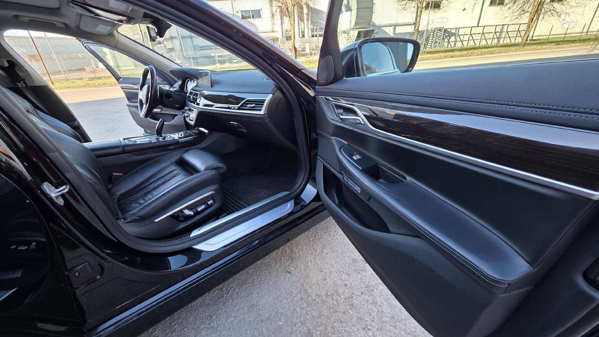 BMW 740, 3.0 l., Седан