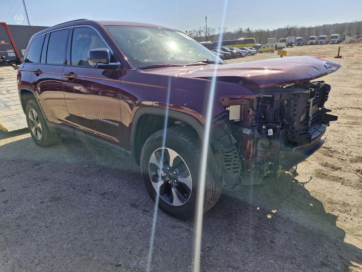 Jeep Grand Cherokee kėbulo dalys