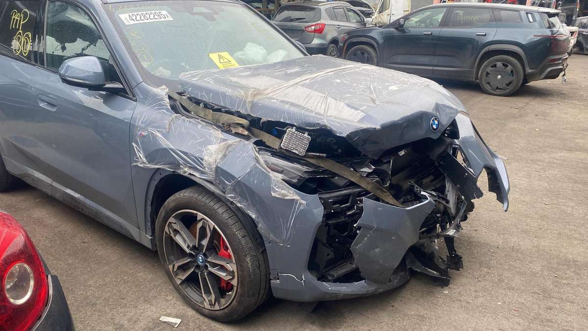 BMW iX1 по частям. Bmw ix1 dalimis