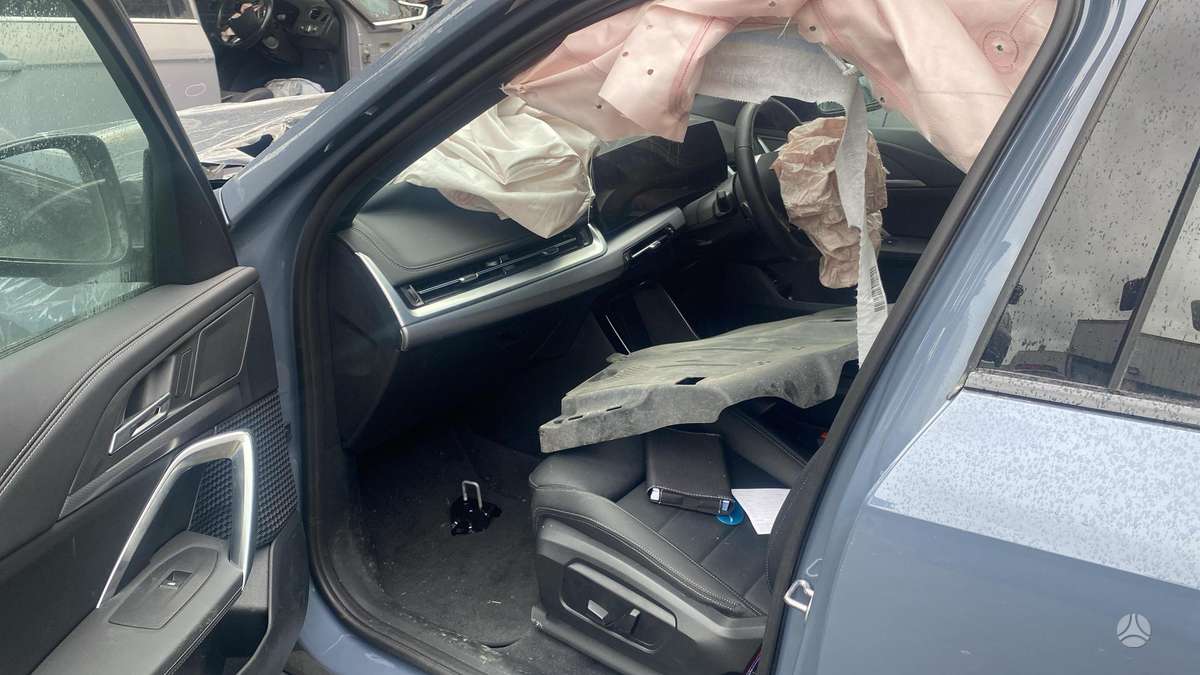 BMW iX1 по частям. Bmw ix1 dalimis