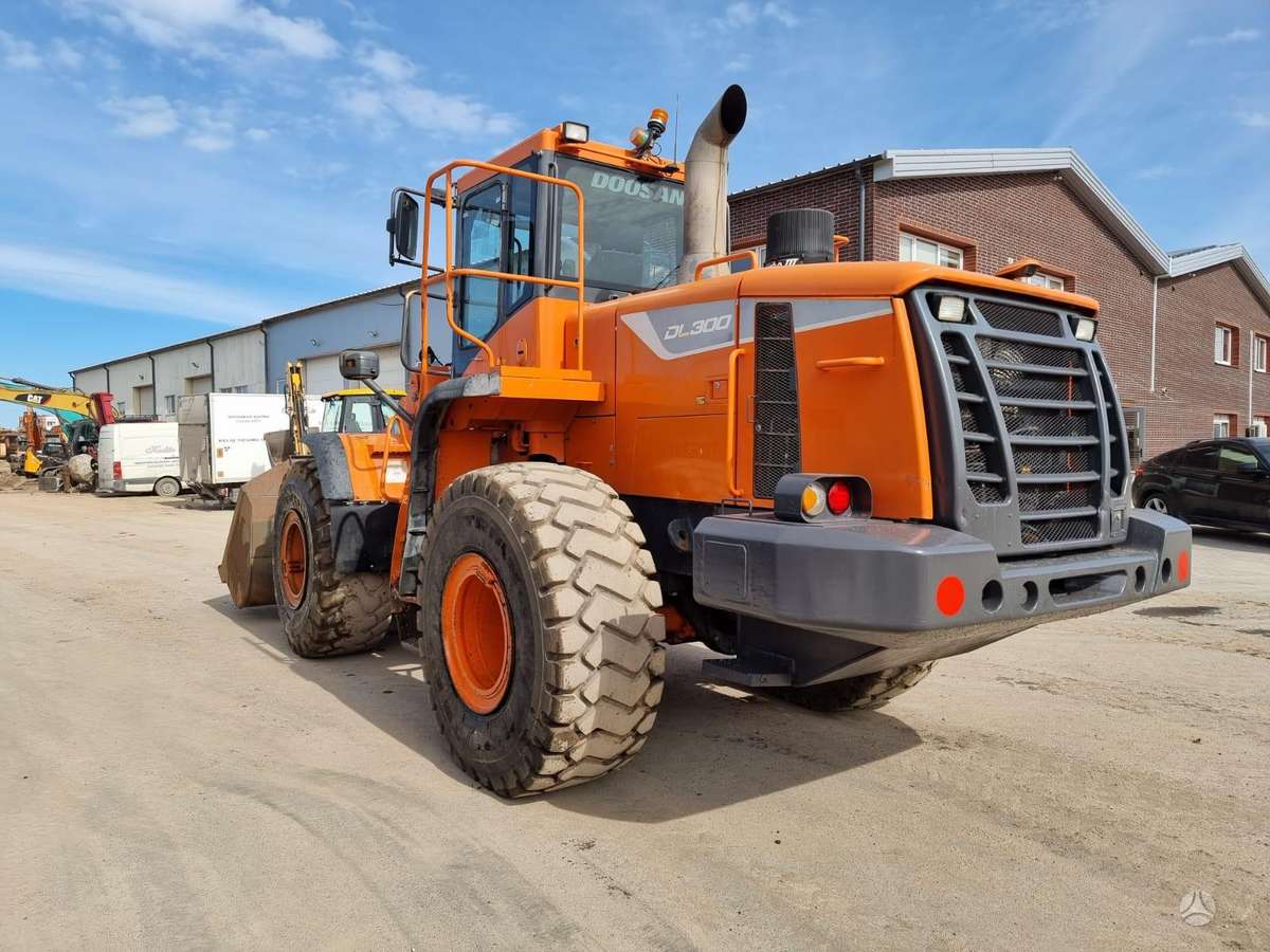 Doosan DL 300-5, фронтальные погрузчики