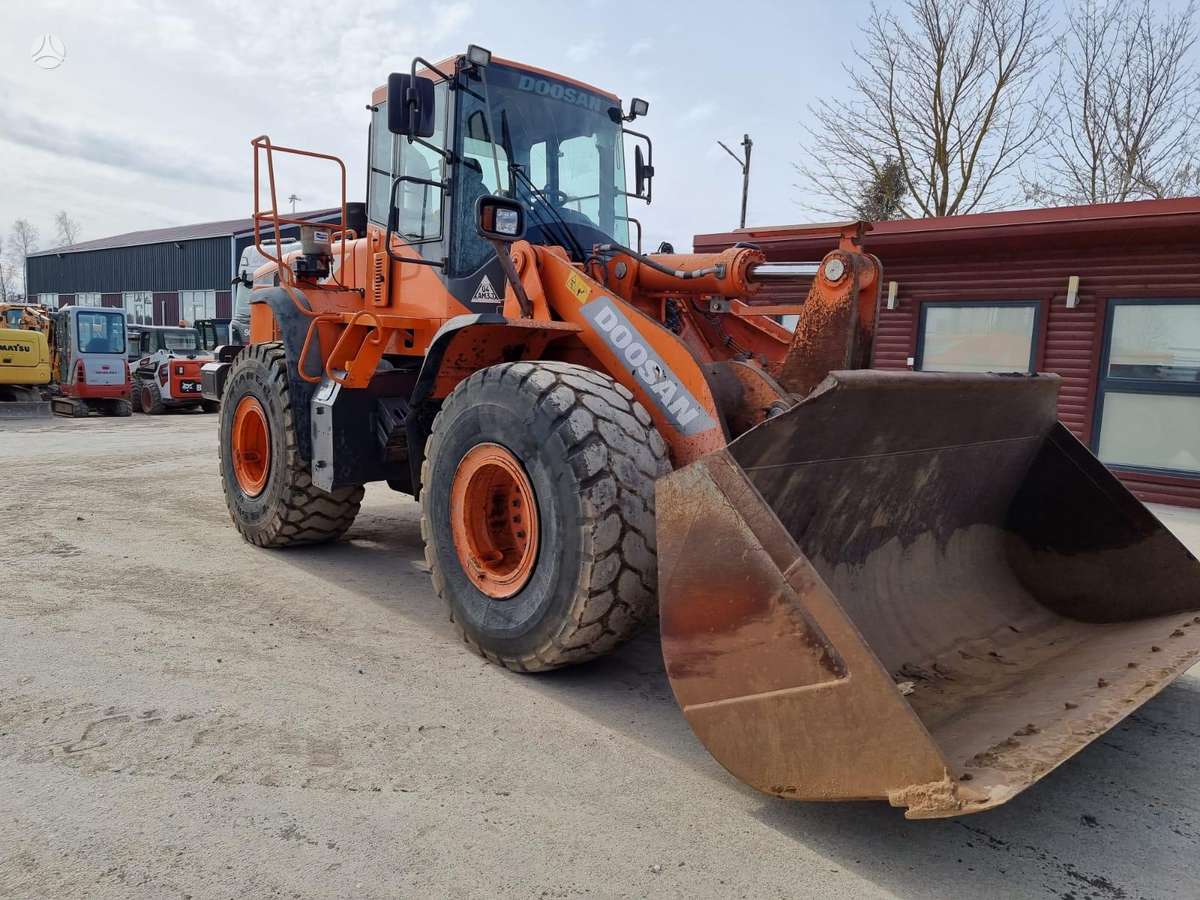 Doosan DL 300-5, фронтальные погрузчики