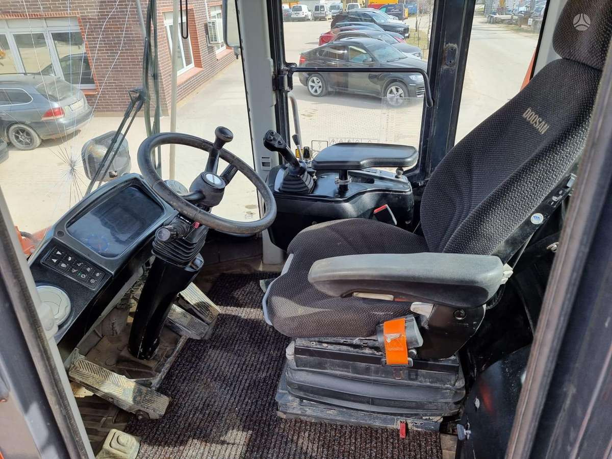 Doosan DL 300-5, фронтальные погрузчики