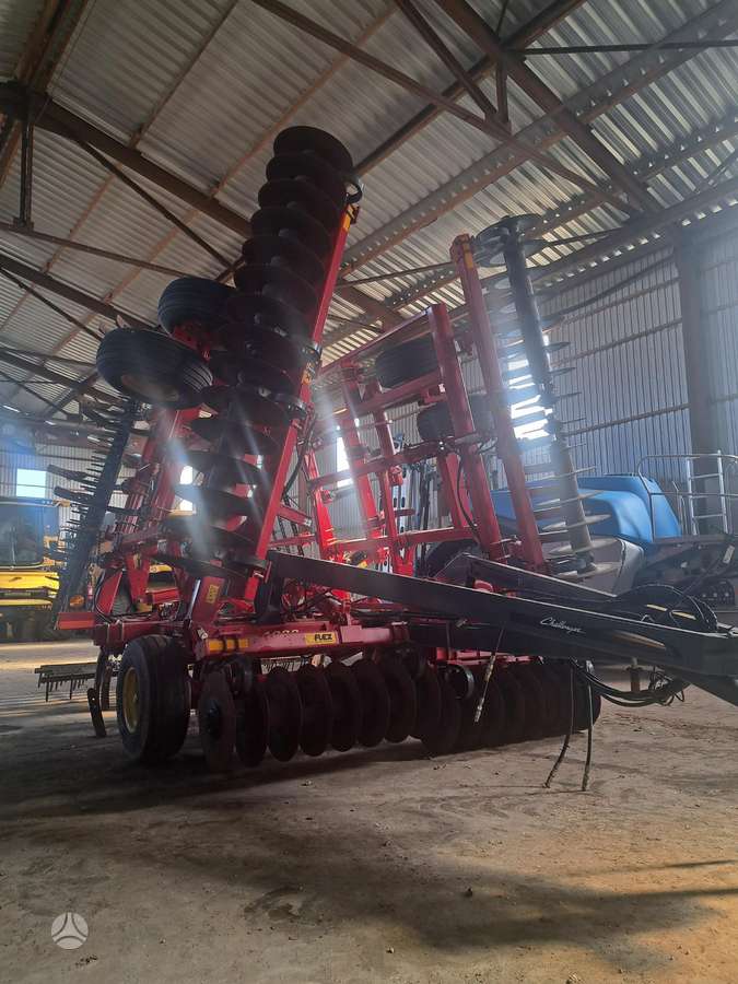 Challenger 4233, soil preparation / cultivation machinery